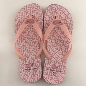 Vineyard vines flip flops